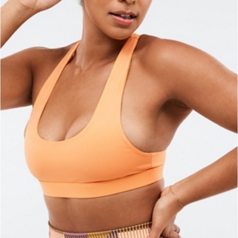 NWT Fabletics Yesi Low Impact Sports Bra (S)